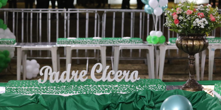 Privado: Bolo de mais de 100 metros marca a comemoração do aniversário do Padre Cícero