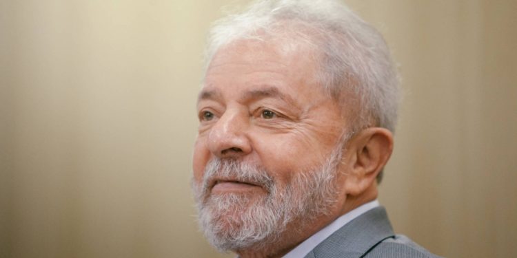 Supremo decide neste momento pedidos de liberdade de Lula