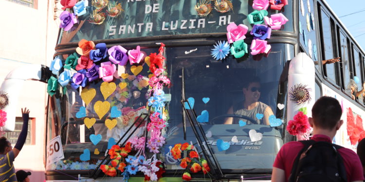 Privado: Tradicional carreata dos bombons movimenta Juazeiro; veja imagens