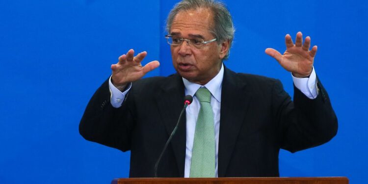 Privado: Guedes prepara programa que perdoa empréstimo em caso de pagamento de imposto