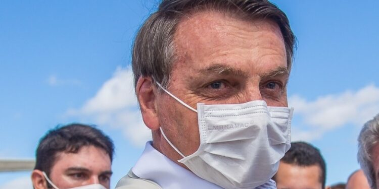 Bolsonaro afirma que exame deu positivo para o novo coronavírus