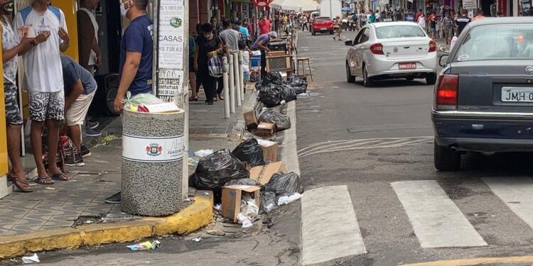 Privado: Chuva agrava situação do lixo em Juazeiro, há quatro dias sem coleta