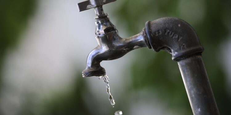 Privado: PEC que inclui água potável como direito fundamental é aprovada pelo Senado