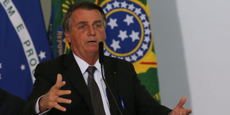 Privado: Presidente diz que deve vetar dinheiro para o fundo eleitoral