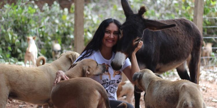 Vereadora Jaqueline Gouveia desmente boatos de ser dona de um abrigo denunciado por maus tratos a animais