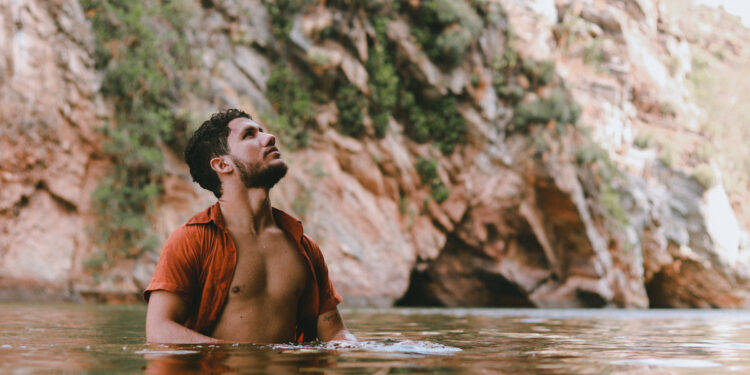 Artista caririense Felipe Rodri lança nova música e clipe; confira ‘Amor Livre’