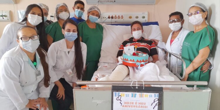 Hospital Regional do Cariri implementa projeto para celebrar o aniversário de pacientes que passarão a data internados