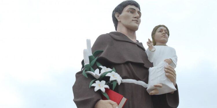 Privado: Encerramento da festa de Santo Antônio acontece hoje (13), aos pés da estátua do Padroeiro