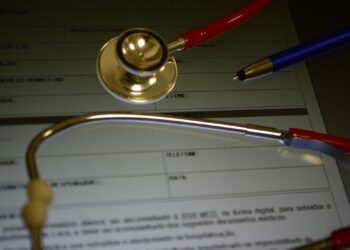 Privado: Quase 50% precisaram ajustar orçamento para não perder plano de saúde