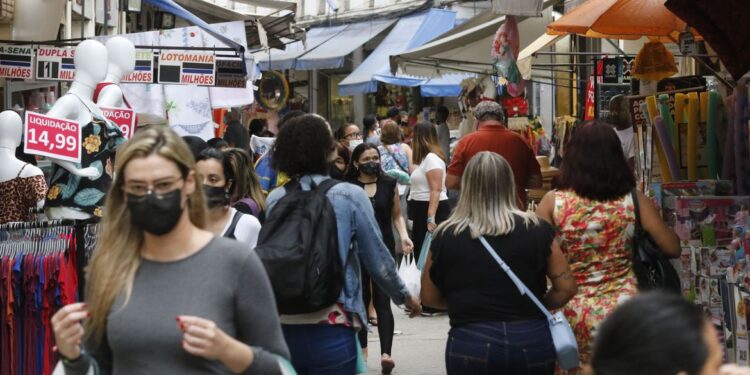 Privado: ONU: pandemia reduz expectativa de vida em 3 anos na América Latina