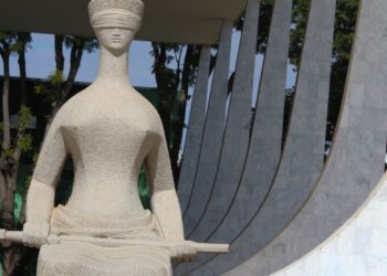 Privado: STF derruba regra do TST com punição para férias pagas em atraso