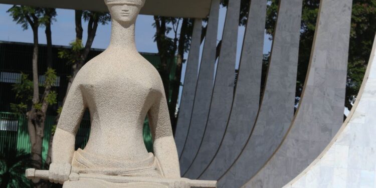 Privado: STF derruba regra do TST com punição para férias pagas em atraso