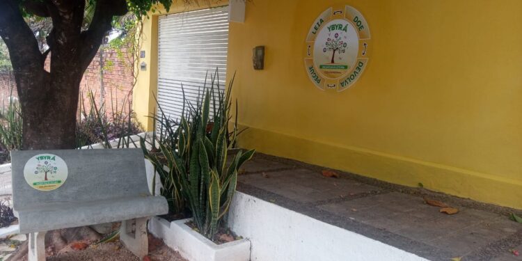 Professor cria projeto de incentivo à leitura na estrada da Nascente, em Crato