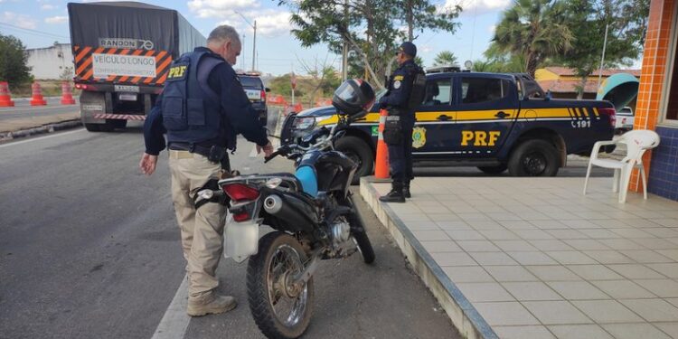 PRF resgata mulher em situação de vulnerabilidade em Canindé-CE