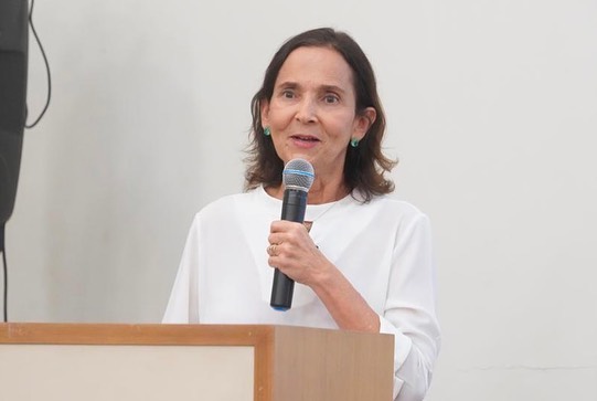 Izolda Cela declara voto em Elmano para governador: “Pensando no melhor para o povo”