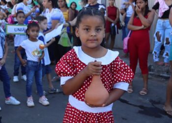 Desfile cívico nos bairros alegra população juazeirense