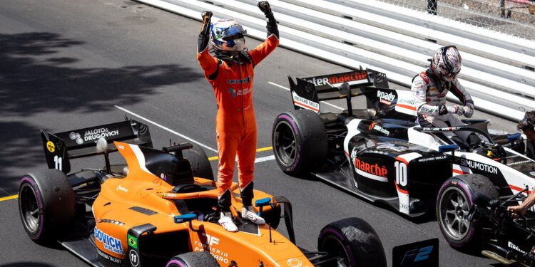 Piloto Felipe Drugovich é campeão mundial de Fórmula 2