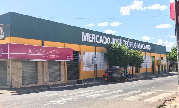 Instalado letreiro no Mercado José Teófilo Machado
