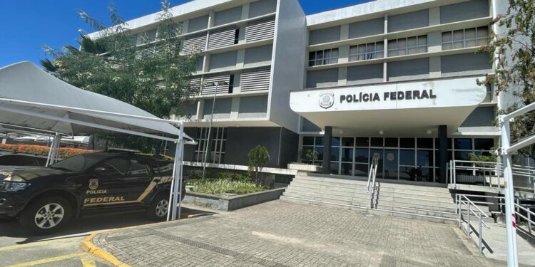 PF prende homem em flagrante por apresentar documento falso ao tentar emitir passaporte no Ceará