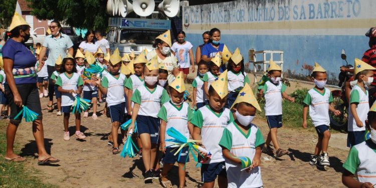 7 de setembro: Rede Municipal de Ensino promoveu desfiles cívicos durante a semana em Barbalha