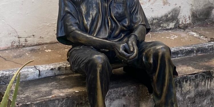 Estátua de Seu Lunga foi danificada e será restaurada antes da Romaria de Nossa Senhora das Dores