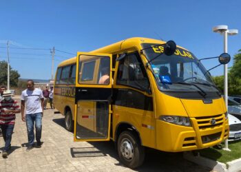 Barbalha adquire 14 novos ônibus escolares