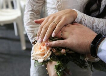 Há 45 anos, brasileiras podem optar por manter nome de solteira