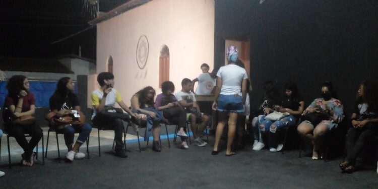 Rádio Carrapato abre as portas para turma e de jornalismo da UFCA