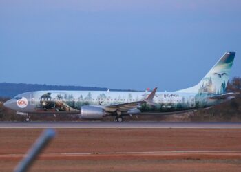 Aeroporto de Juazeiro do Norte recebe avião com caracterização especial de Harry Potter