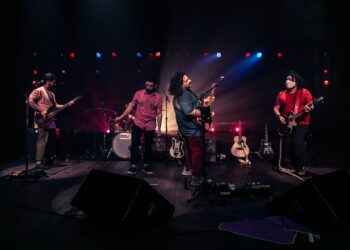 Berg Menezes celebra 15 anos de carreira e realiza oficina e show comemorativo nesta sexta-feira (14)