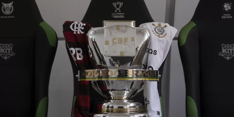 Flamengo e Corinthians decidem o título da Copa do Brasil nesta noite (19)