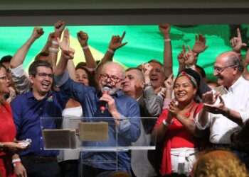 Partidos parabenizam vitória de Lula e citam democracia