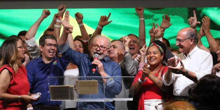 Partidos parabenizam vitória de Lula e citam democracia