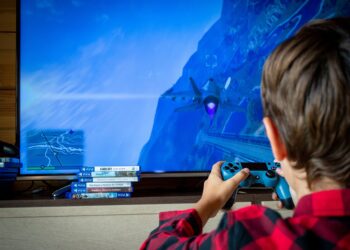 Um em cada dez pais lê termos de consentimento de jogos, diz pesquisa