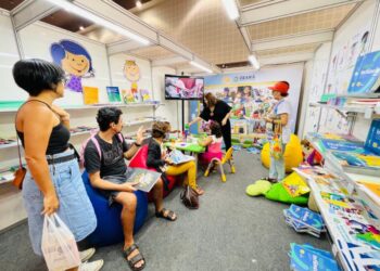 Estande do Programa Mais Infância é atração na Bienal Internacional do Livro