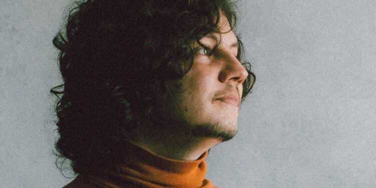 Gabriel Aragão apresenta trabalho solo pela primeira vez no Cariri