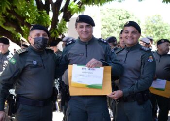 Policiais militares recebem homenagem de servidores padrão em Juazeiro do Norte