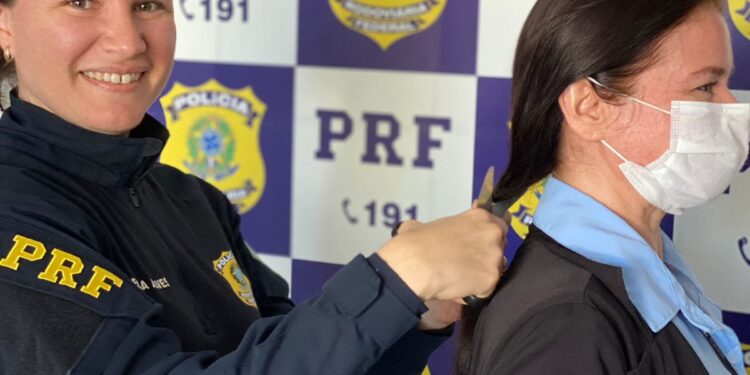 PRF realiza entrega de cabelos doados na Campanha ‘Uma parte de nós’