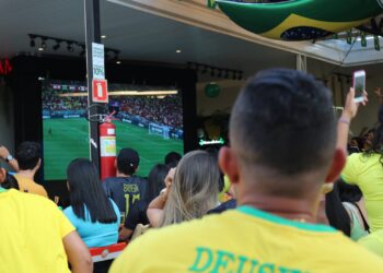 A torcida foi à loucura durante jogo do Brasil x Sérvia nesta quinta-feira (24)