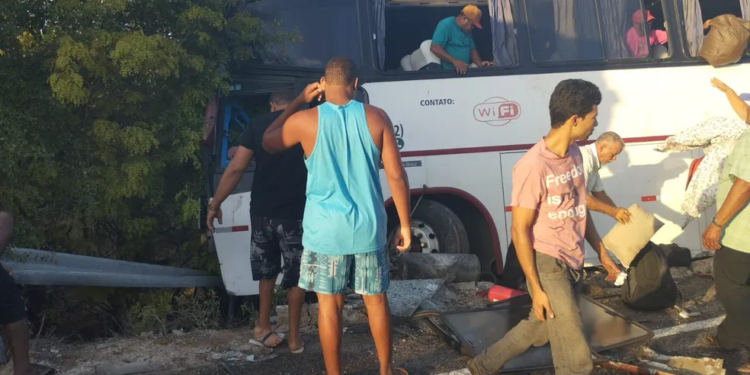 Juazeiro do Norte decreta luto pela morte de romeiros em acidente após Romaria de Finados