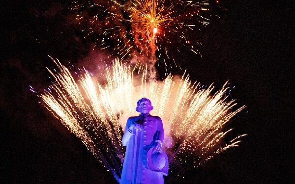 Prefeitura realiza show pirotécnico em homenagem aos 53 anos da Estátua do Padre Cícero