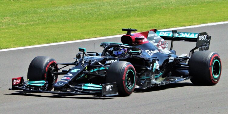 Lewis Hamilton recebe título de Cidadão Honorário Brasileiro
