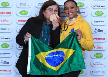 Rebeca Andrade conquista o ouro no individual geral