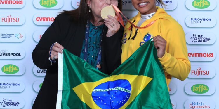 Rebeca Andrade conquista o ouro no individual geral