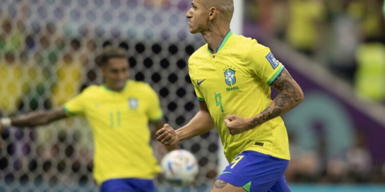 Richarlison decide e Brasil vence a Sérvia na estreia da Copa do Mundo