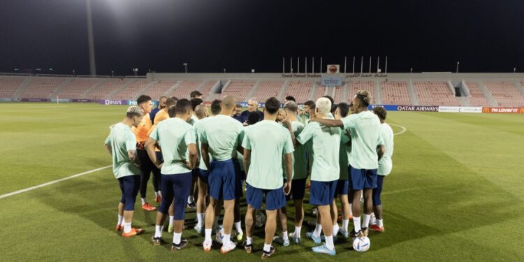 Brasil estreia na Copa do Mundo no Catar nesta tarde (24)