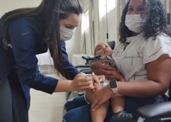 Barbalha realiza vacinação contra Covid-19 em bebês de 6 meses a 2 anos com comorbidades