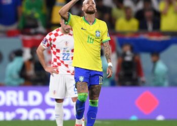 Tristeza permanece na chegada de seleção ao Brasil