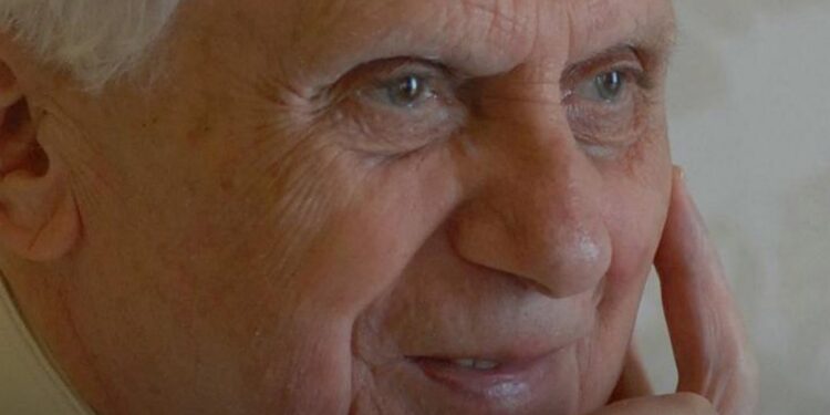 Papa Bento XVI morre aos 95 anos