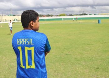 Alunos de escola municipal participam de manhã esportiva no Centro de Treinamento do Icasa